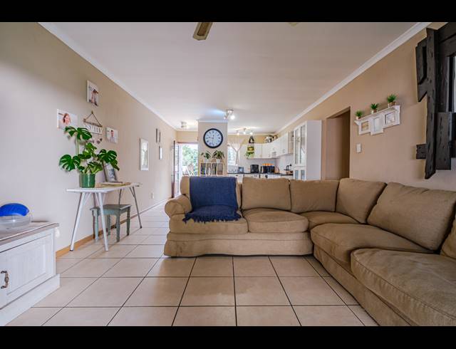 3 BEDROOM APARTMENT FOR SALE IN WAKENSHAW ESTATE